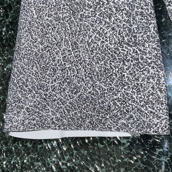 Lululemon cropped leggings size 6 - Picture 4 of 5